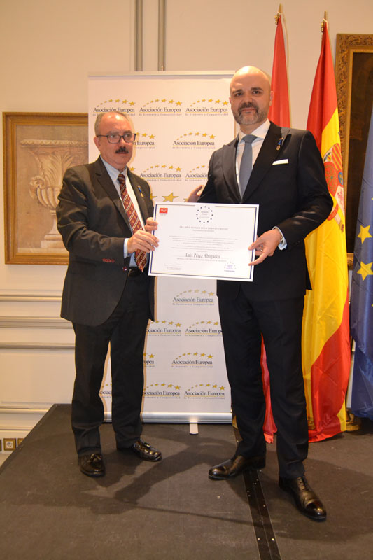 Luis Pérez Abogados Medalla de oro al mérito en el trabajo
